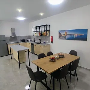 Deggies - Spacious, Modern Apartment! Naxxar